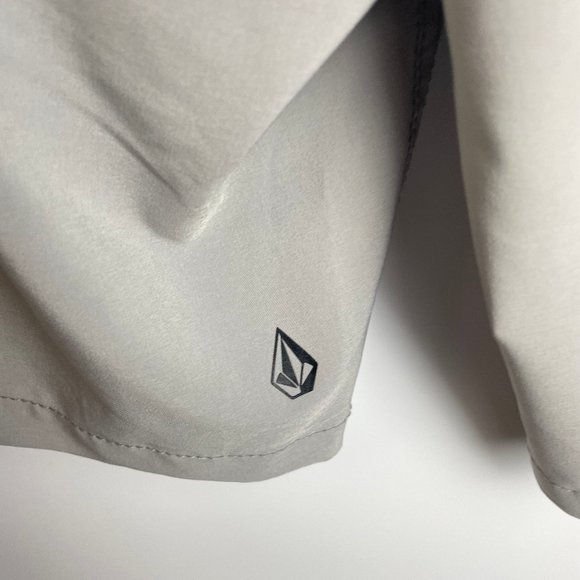 Volcom Frickin V4S Shorts Hybrid Mens Size 30 Gray Stretch Beach Quick Dry - Picture 4 of 7